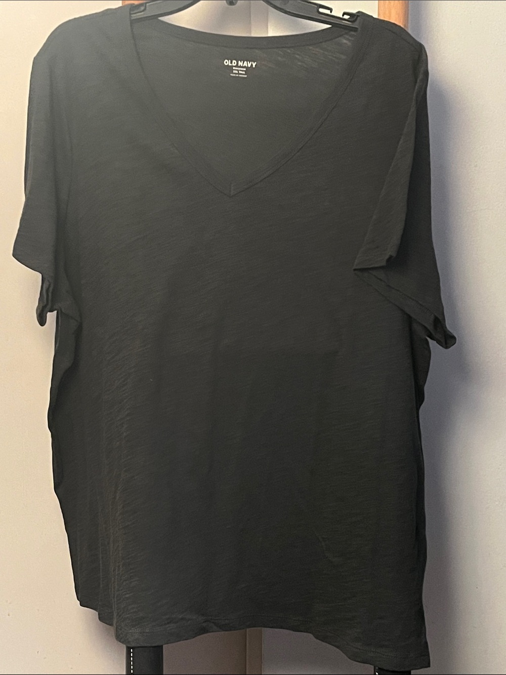 Old Navy Woman’s Black V-Neck Tee Shirt XXL Tall NWT 100% cotton